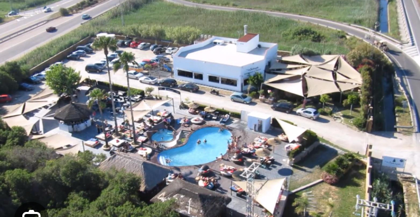 Nuevo Restaurante en Marzo 2024: «Pinedo Beach – Arrocería & Lounge»